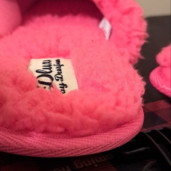 DeLuxe Merry Pink Fuzzy Slippers by Dearfoams - Picture 3 of 4